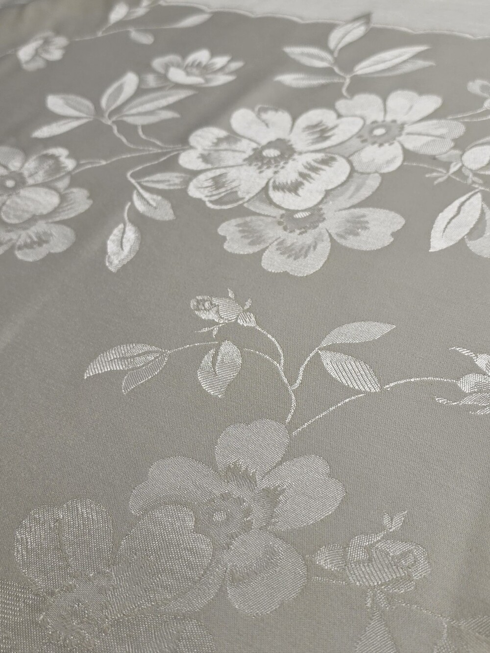 Vintage  Floral Damask Tablecloth Silky Like New